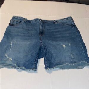 Kut from the Kloth Barb Bermuda distressed jean shorts size 22W